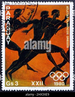 PARAGUAY - VERS 1979: Un timbre imprimé au Paraguay montre trois coureurs, des athlètes grecs, peinture sur vase grec, vers 1979 Banque D'Images