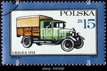 POLOGNE - VERS 1987: Un timbre imprimé en Pologne montre 1928 Ursus-A, camion polonais, véhicule à moteur, vers 1987 Banque D'Images