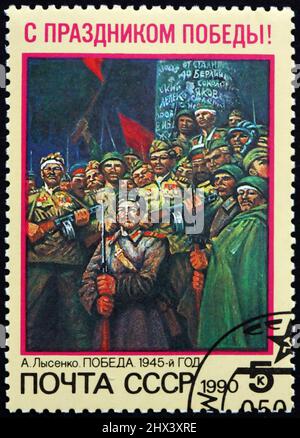 RUSSIE - VERS 1990: Un timbre imprimé en Russie montre la victoire de 1945, peinture par Andrei Gavrilovich Lysenko, fin de la Seconde Guerre mondiale, 45th anniversaire, circ Banque D'Images