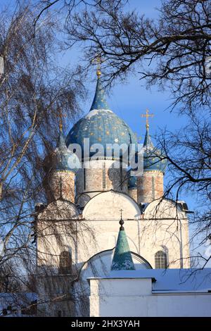 La cathédrale de la Nativité à Suzdal Kremlin, Russie. Le Kremlin est le coeur de Suzdal et la partie la plus ancienne de celui-ci Banque D'Images