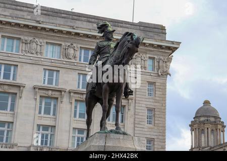 Statue du roi Edward VII à Pier Head, Liverpool Banque D'Images