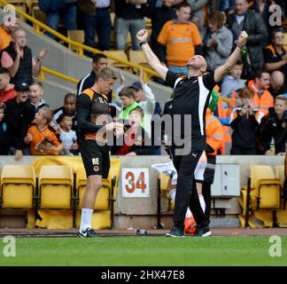 Walter Zenga, entraîneur de loups, célèbre la victoire. Wolverhampton Wanderers / Brentford à Molineux 24/09/2016 - Sky Bet Championship Banque D'Images