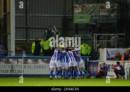 HARTLEPOOL, ROYAUME-UNI. 9th MARS les joueurs de Hartlepool célèbrent le but d'ouverture de Joe Gray de Hartlepool United lors du match de Trophée EFL entre Hartlepool United et Rotherham United à Victoria Park, à Hartlepool, le mercredi 9th mars 2022. (Crédit : Michael Driver | MI News) crédit : MI News & Sport /Alay Live News Banque D'Images