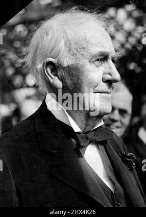 Une photo intime de Thomas Alva Edison à l'occasion de son anniversaire de 83rd. Un gros plan illustré de Thomas Alva Edison, âgé de Wuzard d'invention, réalisé dans sa maison d'hiver à fort myers, le mardi 11th février, lorsque M. Edison recevait des félicitations mondiales à l'occasion de son quatre-vingt-troisième anniversaire. 1 avril 1930. (Photo par International Newsreel photo). Banque D'Images