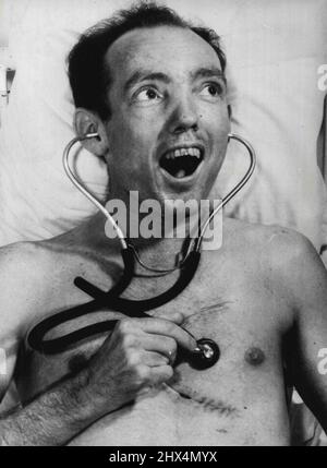 Heartbeat est Sweet Music -- Johnnie L. Bridges (ci-dessus) de Bessemer, ALA.. Écoute avec plaisir visible le fait que son propre rythme cardiaque à l'hôpital des anciens combattants Kennedy ici sa vie a été sauvée par des médecins qui ont effectué une opération délicate sur son coeur Dr Felix Hughes, Le chef de la chirurgie thoracique chez Kennedy a déclaré qu'il devait ouvrir la poitrine de Bridges, tenir le cœur dans son pays et le peler comme une orange. Le jeune vétéran souffrait de péricardite restrictive et aurait mourir une mort persistante, malheureuse et certaine. » 27 juin 1947. (Photo par AP Wirephoto). Banque D'Images