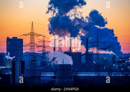 Usine de cokéfaction PROSPER, exploitée par le groupe d'acier ArcelorMittal,146 fours à coke avec une production quotidienne de 5500 tonnes de coke, nuage de quenching, Bottrop, N Banque D'Images