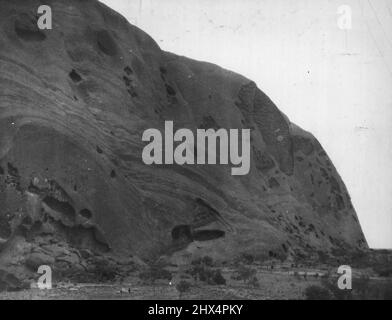 Ayer's Rock territoire du Nord. Montrant les intempéries. 22 septembre 1937. Banque D'Images