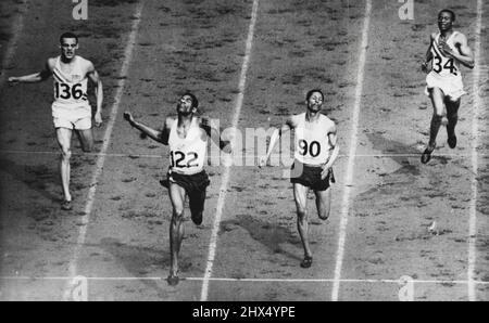 Herb McKenley ( first from right) shares a light moment with other ...