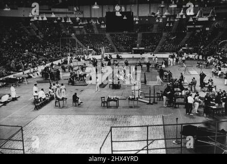 Jeux Olympiques : gymnastique aux Jeux Olympiques à Earl's court. Vue générale pendant les affichages. 12 août 1948. (Photo de Reuterphoto). Banque D'Images