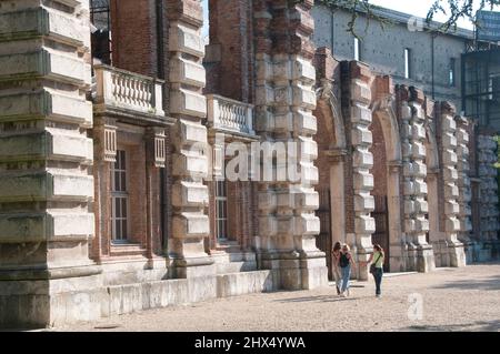 Routes arrière Nord de l'Italie - Drive 1, routes arrière Nord de l'Italie, Italie, Piémont, Turin, Château de Rivoli extérieur Banque D'Images
