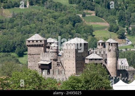 Routes arrière Nord de l'Italie - Drive 1, routes arrière Nord de l'Italie, Italie, Valle d'Aoste, Château de Fenis Banque D'Images