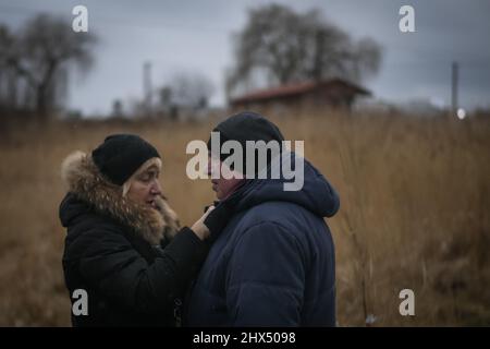 Medyka, Pologne, 9 mars 2022 : les réfugiés d'Ukraine arrivent à la frontière de Medyka après que la Russie ait lancé une opération militaire de grande envergure dans le pays Banque D'Images