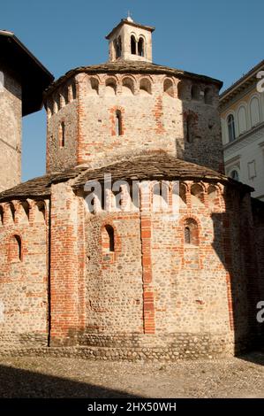 Routes arrière Nord de l'Italie - Drive 1, routes arrière Nord de l'Italie, Italie, Piémont, Biella, Baptistère romane Banque D'Images