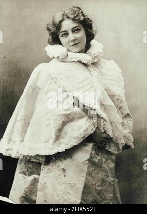 Triomphes de beauté - doux - un autre des 24 reines de beauté sélectionnées dans le premier concours de beauté photographique jamais tenu. Le concours a été mis en scène par un magazine parisien en 1902, les concurrents envoyant leurs photos. Cette jeune femme était certainement photogénique. 1 novembre 1950. (Photo de la collection Schoenfeld des fonctionnalités de l'appareil photo). Banque D'Images