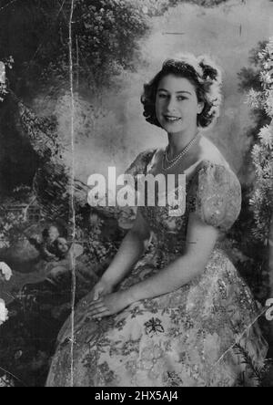 Nouvelle étude de la princesse Elizabeth Une charmante étude de portrait de S.A.R. la princesse Elizabeth, héritière du trône de Grande-Bretagne, prise récemment par l'artiste-photographe Cecil Beaton, au Palais de Buckingham. Son altesse Royale porte une robe en dentelle de couleur rose et en tulle brodée en rose et or avec des papillons bleus. 7 juin 1947. (Photo par photo de presse associée). Banque D'Images