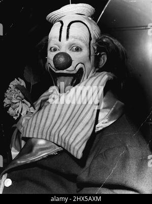 Crosby en tant que clown à une première et dans la partie qui lui a gagné un Oscar (Going My Way) et lui a fait une étoile No 1. 13 août 1952. Banque D'Images