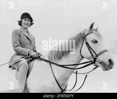 La reine Elizabeth sur poney. 01 avril 1940. (Photo de Camera Press Ltd.). Banque D'Images