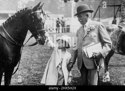 Au fil des ans avec la princesse Elizabeth. 1934, la princesse Elizabeth au spectacle du Cheval royal de Richmond accompagné de M. Romer Williams. 22 avril 1947. (Photo de Sport & General Press Agency Limited). Banque D'Images