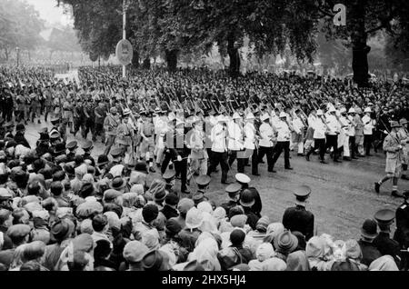 Contingents du Commonwealth dans la grande procession du Couronnement -- des détachements de représentants de nombreux pays défilant dans la procession à travers Hyde Park, Londres. 02 juin 1953. (Photo de Sport & General Press Agency, Limited). Banque D'Images