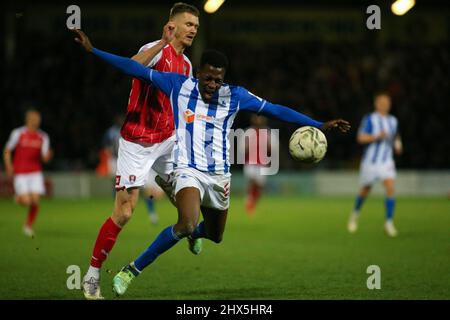 HARTLEPOOL, ROYAUME-UNI. 9th MARS Timi Odusina de Hartlepool United est fouillé par Matt Smith lors du match de Trophée de l'EFL entre Hartlepool United et Rotherham United à Victoria Park, Hartlepool, le mercredi 9th mars 2022. (Crédit : Michael Driver | MI News) crédit : MI News & Sport /Alay Live News Banque D'Images