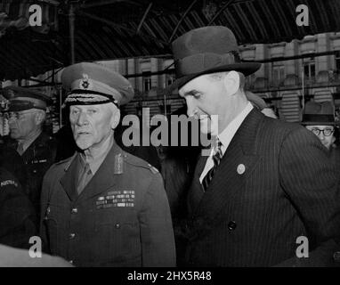 En 1945, il a assisté à l'ouverture de l'ONU à San Francisco. À côté de lui se trouvait le maréchal d'Afrique du Sud Jan Christian Smuts. 25 juin 1945. Banque D'Images