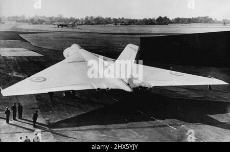 La Nouvelle-Bretagne ***** -- cette photo britannique officielle est la première à être publiée du nouveau bombardier britannique Avro A698 -le premier bombardier à quatre jets delta au monde. Les restrictions de sécurité sur l'avion ont été levées ce soir 30 août après que l'avion ait effectué son vol de Maiden à l'aérodrome de Woodford, Cheshire. Le bombardier à réaction a une vitesse proche de celle du son, peut transporter une très grande charge de bombe sur de grandes distances, et est, conçu pour voler à des altitudes qui, lui donnera un degré élevé d'immunité au sol Banque D'Images