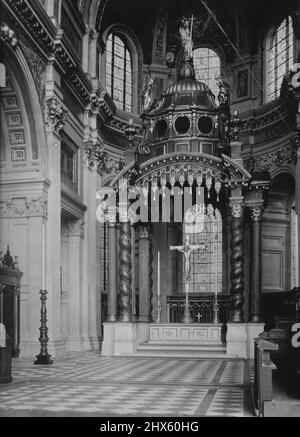 Chapelle du Mémorial américain pour la Cathédrale Saint-Paul vue générale, offerte par le modèle, du sanctuaire, avec le nouvel autel et la voûte; la Chapelle du Mémorial américain et la fenêtre est derrière. On espère que les travaux commenceront dans un avenir proche sur la Chapelle du Mémorial américain à la construite dans les quartiers de la cathédrale Saint-Paul, Londres, Pour commémorer les soldats américains qui ont perdu la vie et ont été enterrés en Grande-Bretagne entre 1941 et 1945 ou qui ont été tués dans des opérations lorsqu'ils sont basés Banque D'Images