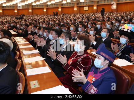 Pékin, Chine. 10th mars 2022. La séance de clôture de la cinquième session du Comité national de 13th de la Conférence consultative politique du peuple chinois (CPPCC) se tient au Grand Hall du peuple de Beijing, capitale de la Chine, le 10 mars 2022. Credit: Yin Gang/Xinhua/Alay Live News Banque D'Images