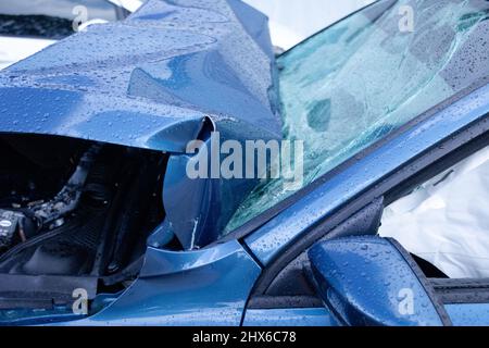 Voiture s’est écrasé Banque D'Images