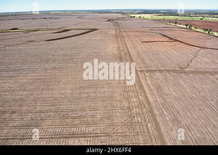 Antenne de terre labourée prête pour la plantation de la culture de sorgum de grand hectare Capella Queensland Australie Banque D'Images