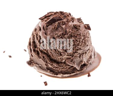 une seule cuillère à glace au chocolat noir avec glace à saupoudrer de chocolat Banque D'Images