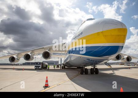 ISTANBUL, TURQUIE - 05 OCTOBRE 2021 : Antonov Airlines Antonov an-225 Mriya à l'aéroport international d'Istanbul. Banque D'Images