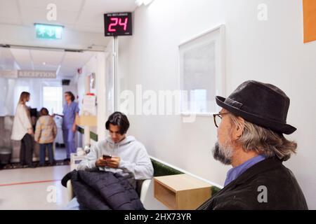 Patients en consultation externe Banque D'Images