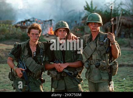 WILLEM DAFOE, TOM BERENGER et CHARLIE SHEEN en PELOTON (1986), dirigé par OLIVER STONE. Crédit: PHOTOS / Album ORION Banque D'Images