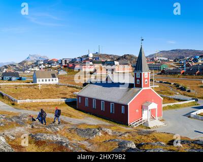 Église de notre sauveur ou Cathédrale de Nuuk (Annaassisitta Oqaluffia). Nuuk la capitale du Groenland à la fin de l'automne. Amérique du Nord, Groenland Banque D'Images