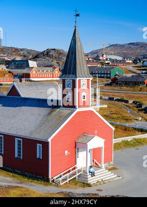 Église de notre sauveur ou Cathédrale de Nuuk (Annaassisitta Oqaluffia). Nuuk la capitale du Groenland à la fin de l'automne. Amérique du Nord, Groenland Banque D'Images