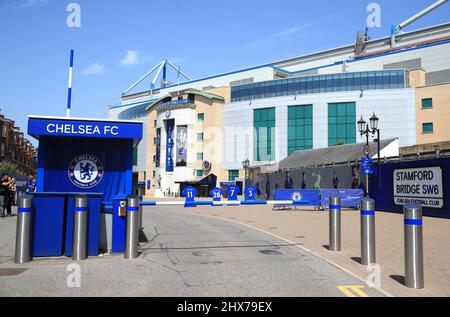 Photo du dossier datée du 28-06-2019 de General View of Stamford Bridge, London. Roman Abramovich a été sanctionné par le gouvernement britannique, bloquant la vente prévue de Chelsea par le milliardaire russo-israélien. Chelsea aura un permis spécial pour poursuivre ses activités, mais la vente du club du pont Stamford est maintenant en attente. Date d'émission : jeudi 10 mars 2022. Banque D'Images