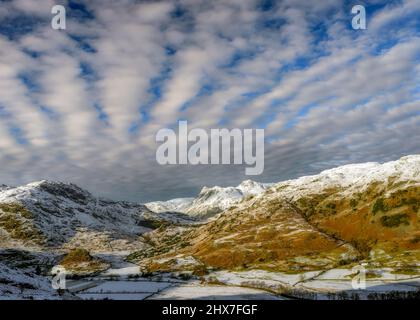 Les Langdale Pikes de Little Langdale, Cumbria Banque D'Images