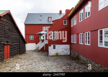 Torshavn, Îles Féroé, Danemark - 03 mai 2018 : quelques bâtiments anciens et traditionnels à Tinganes, Torshavn, Îles Féroé, Danemark. Banque D'Images