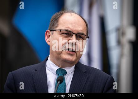 Sarajevo, Bosnie-Herzégovine. 10th mars 2022. Christian Schmidt, Haut Représentant pour la Bosnie-Herzégovine, s'exprime lors d'une conférence de presse avec le ministre des Affaires étrangères Baerbock. Outre la guerre russe en Ukraine et la situation des réfugiés, les rencontres avec les interlocuteurs politiques porteront sur les tensions qui y sont apparues et sur l'état du rapprochement avec l'UE. Credit: Michael Kappeller/dpa/Alay Live News Banque D'Images