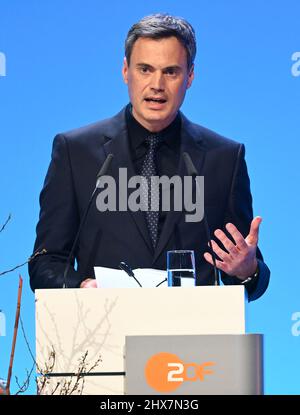 Mayence, Allemagne. 10th mars 2022. Norbert Himmler, directeur de programme et futur directeur de la ZDF, s'exprime lors de la fête d'adieu pour son prédécesseur Thomas Bellut. Credit: Arne Dedert/dpa/Alay Live News Banque D'Images