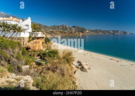 AM Strand à Nerja, Costa del sol, Andalusien, Espagnol | la plage à Nerja, Costa del Solar, Andalousie, Espagne Banque D'Images