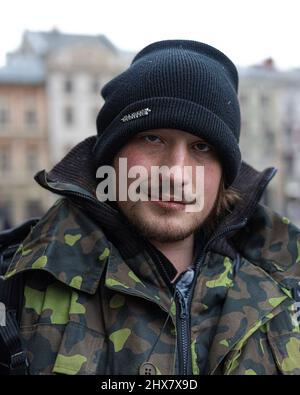 Lviv, Ukraine. 03rd mars 2022. Portrait du volontaire étranger Jraven à Lviv, Ukraine, le 3 mars 2022. Jraven s'est rendu en Ukraine pour lutter contre les forces militaires russes dans la région. (Photo de Collin Mayfield/Sipa USA) crédit: SIPA USA/Alay Live News Banque D'Images