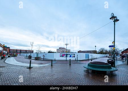 Un centre-ville démoli et embarqué à l'angle de Queensway et Victoria Street à Crewe Cheshire Royaume-Uni Banque D'Images