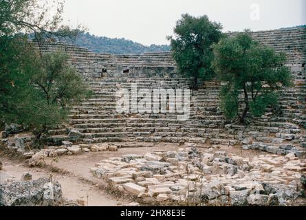 Kaunos - ruines de l'ancienne ville d'Anatolie, Turquie. Amphithéâtre. Numérisation d'archivage à partir d'une lame. Octobre 1985. Banque D'Images