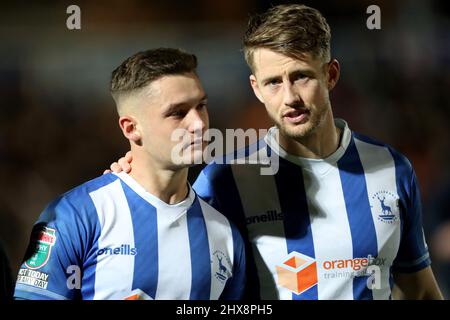 HARTLEPOOL, ROYAUME-UNI. 9th MARS Neill Byrne de Hartlepool United consoles Luke Molyneux après le match de Trophée de l'EFL entre Hartlepool United et Rotherham United à Victoria Park, Hartlepool, le mercredi 9th mars 2022. (Credit: Mark Fletcher | MI News) Credit: MI News & Sport /Alay Live News Banque D'Images