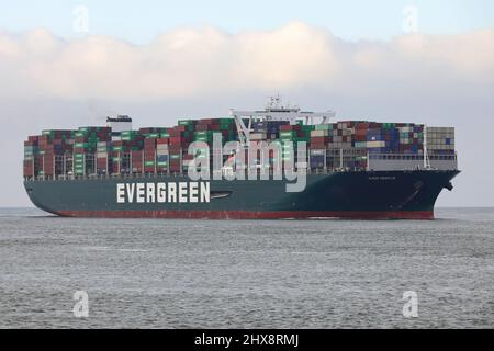 Le navire à conteneurs toujours doux atteindra le port de Rotterdam le soir du 14 novembre 2021. Banque D'Images