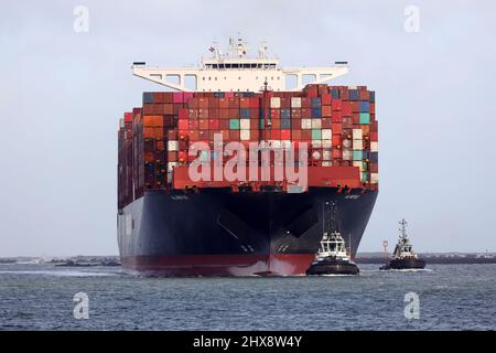 Le navire à conteneurs Al Nefud arrive dans le port de Rotterdam sur 30 janvier 2022. Banque D'Images