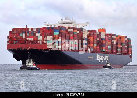 Le navire à conteneurs Al Nefud arrive dans le port de Rotterdam sur 30 janvier 2022. Banque D'Images