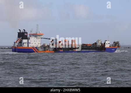 Le dredger Utrecht arrive dans le port de Rotterdam le 30 janvier 2022. Banque D'Images